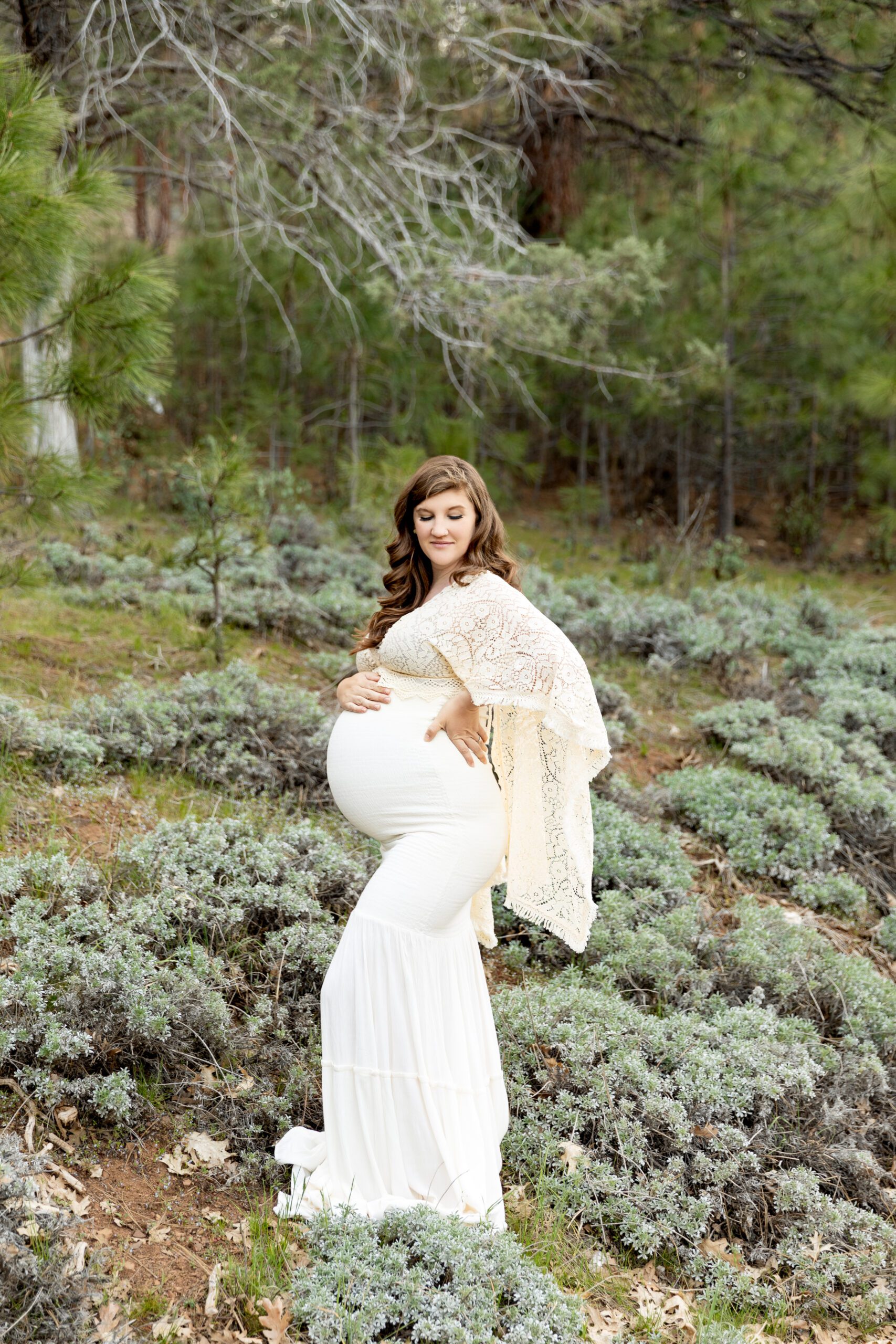 Maternity in the outdoors by Chelsea Valene Photography of Yreka CA